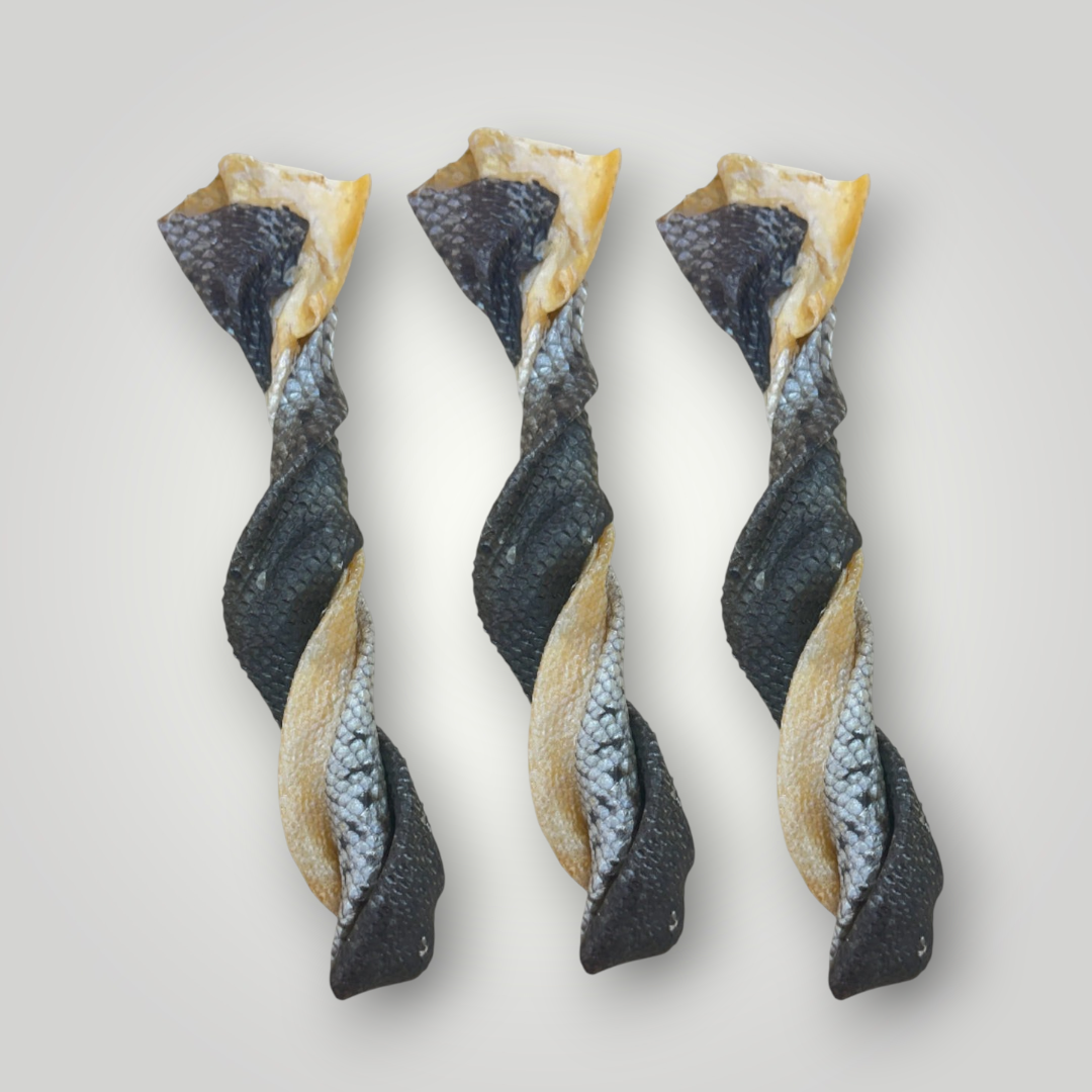 Dehydrated Salmon Skin Twists dog treats from Treat Treat, showing crunchy, twisted salmon skin treats for dogs.