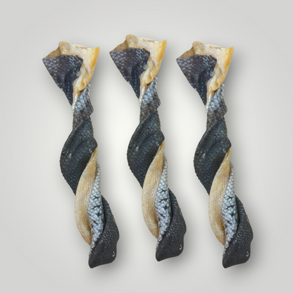 Dehydrated Salmon Skin Twists dog treats from Treat Treat, showing crunchy, twisted salmon skin treats for dogs.